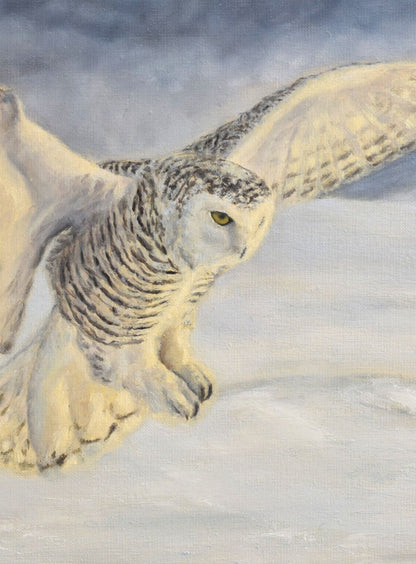The Flying Snow Ghost - Oljemålning av fjälluggla i nordisk fjällmiljö
